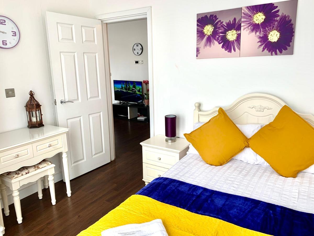 2-Bedrooms Apartment, Lounge, Balcony London Exterior foto