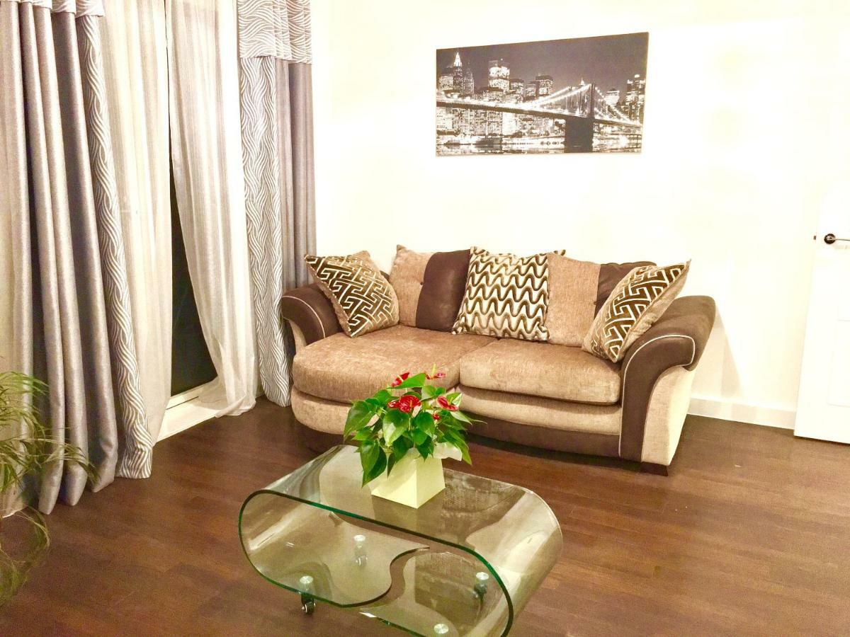 2-Bedrooms Apartment, Lounge, Balcony London Exterior foto